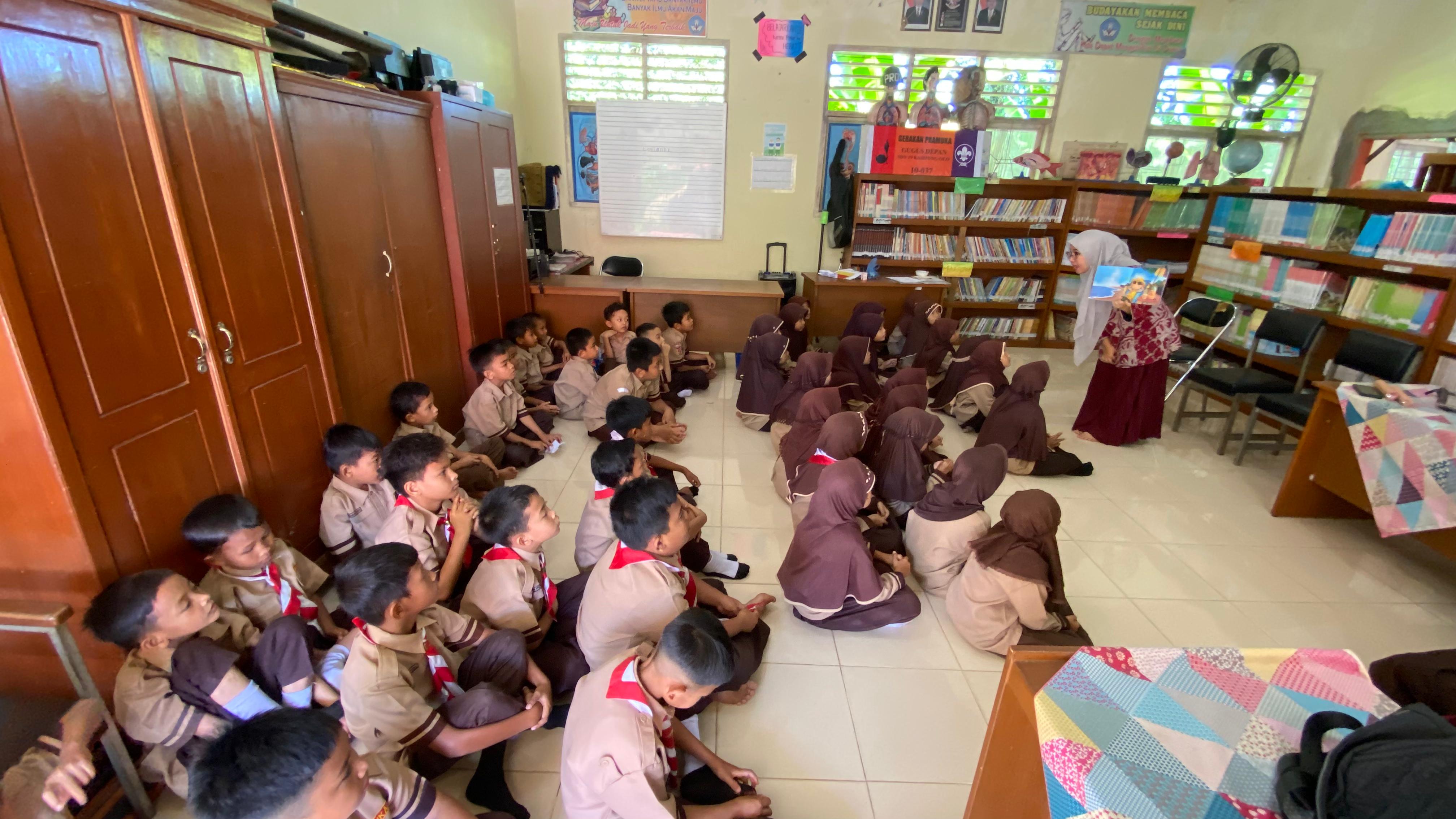 Perpustakaan Keliling ke SDN 19 Kampung Olo, Kecamatan Nanggalo